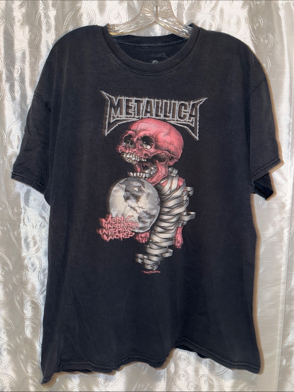 Metallica Graphic Band Tee - Black with Pink Skull Adult Size XL 🔥 G2